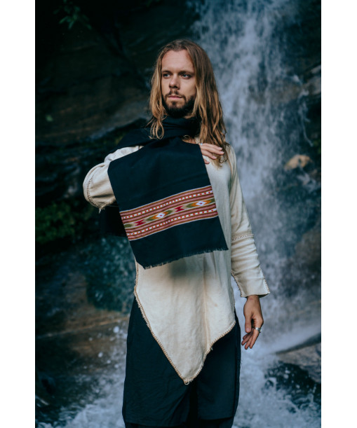 Black Muffler pure merino wool view front and show details of the pattern