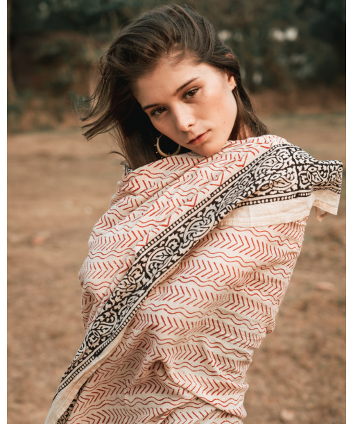 Wrap yourself in the cotton scarf