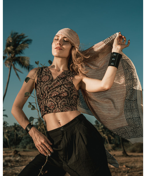 Foulard amba porté sur la tete