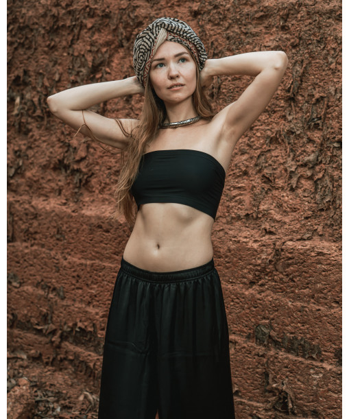 Foulard amba noir porté sur la tête, style boho