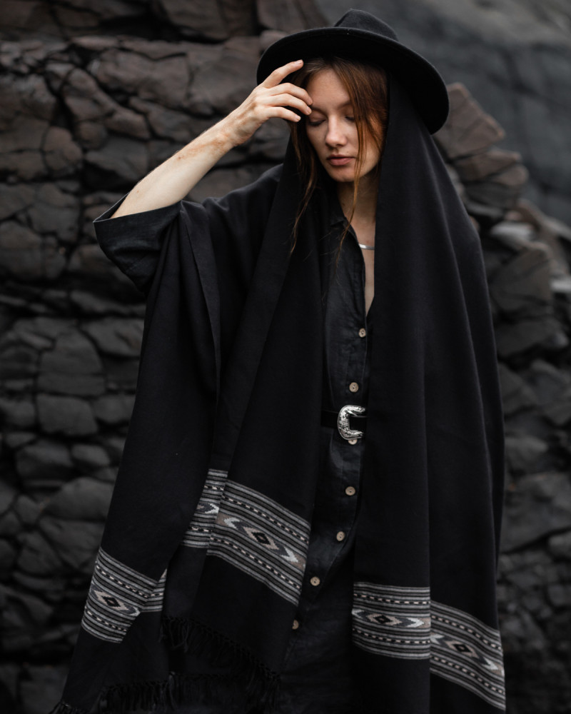 Grand châle noir, pure laine merinos