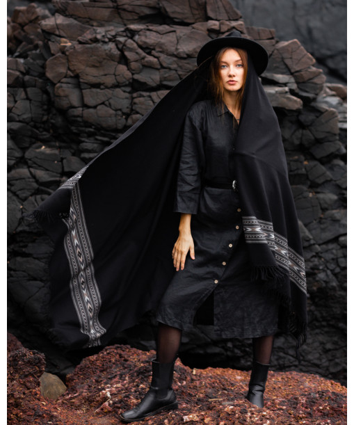 Maxi shawl black color pure merinos wool