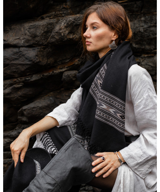 Black shawl full neck covering
