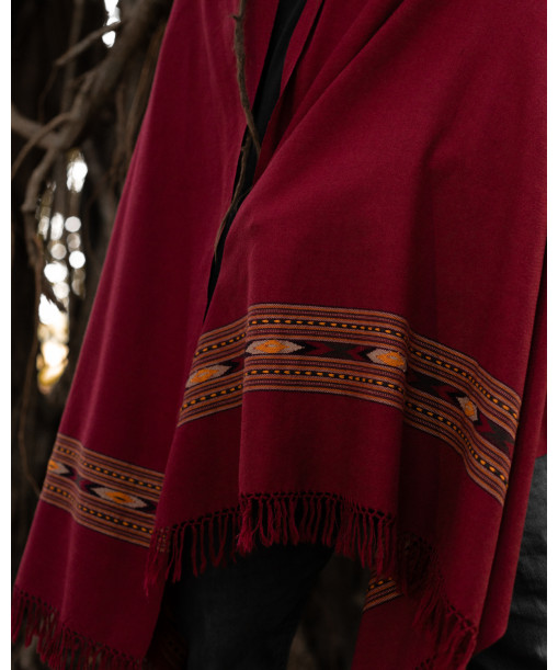 Détail de la broderie de notre chale rouge maya