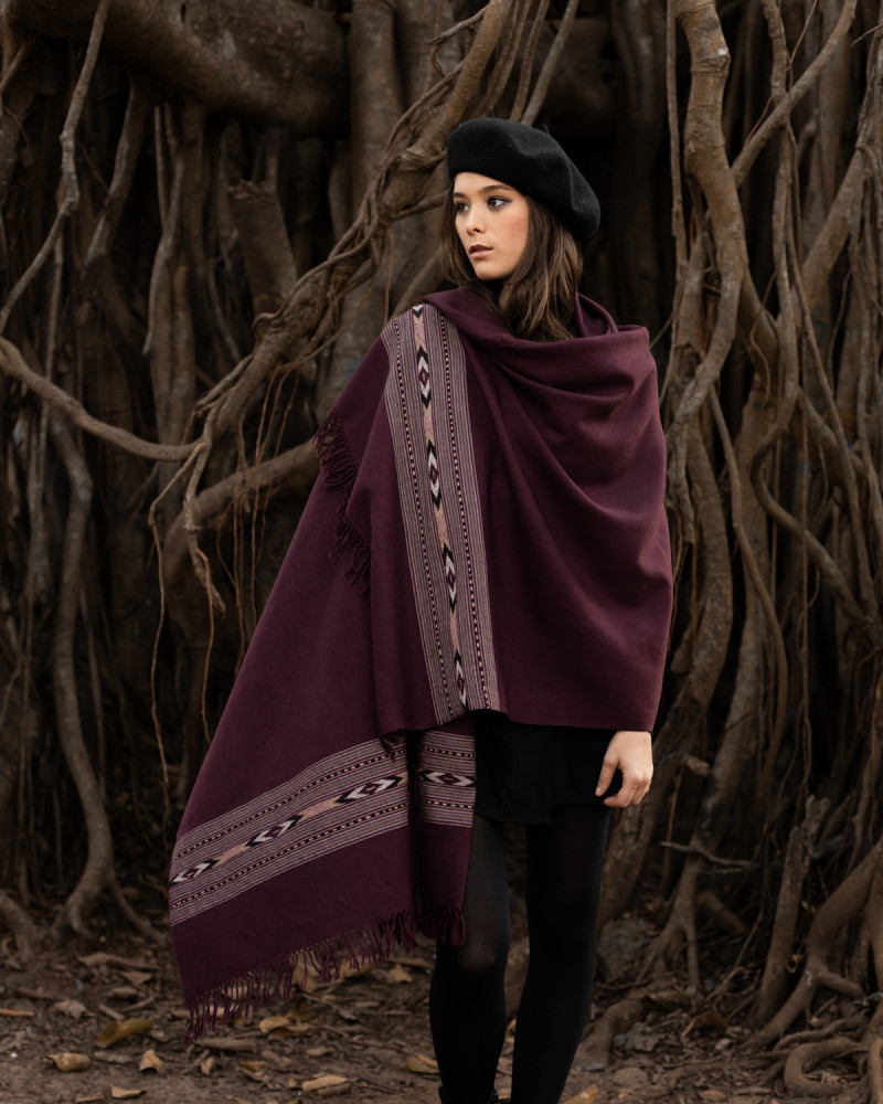 Grand chale en pure laine merinos couleur cassis